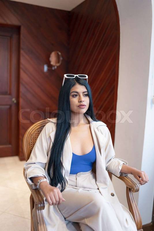 lifestyle with natural beauty, portait of model