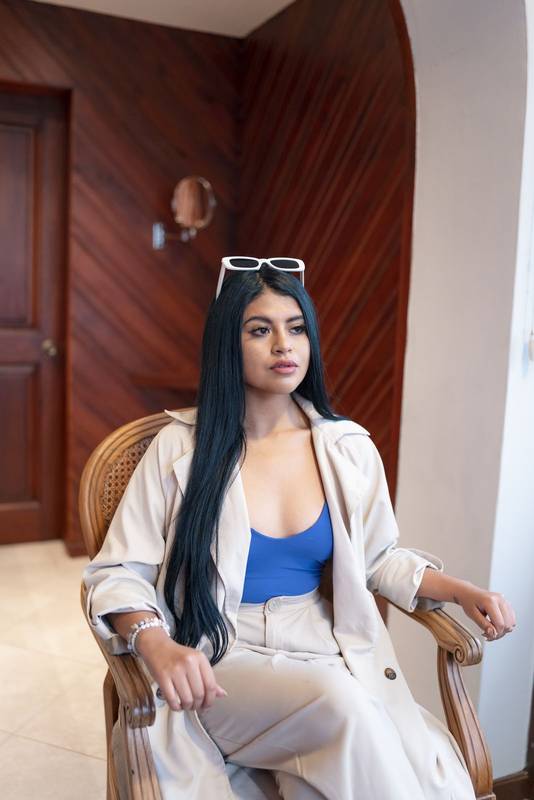 lifestyle with natural beauty, portait of model