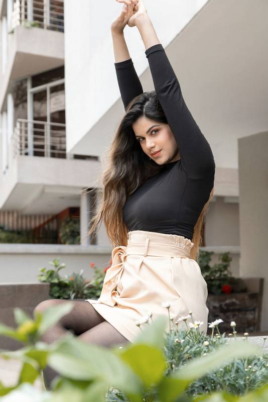 arms raised, wears fashionable clothes, beauty in the city, beautiful girl