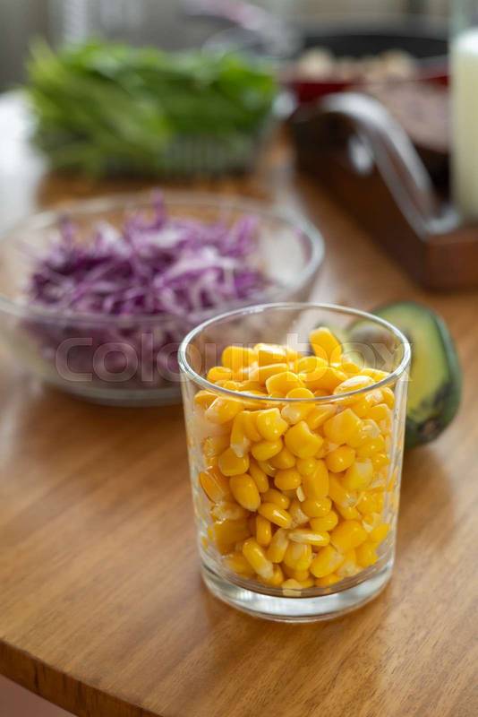 salad made with creamy avocado, sweet corn kernels, and the unique flavor of Paiteña onion, combining to create a delicious and nutritious dish